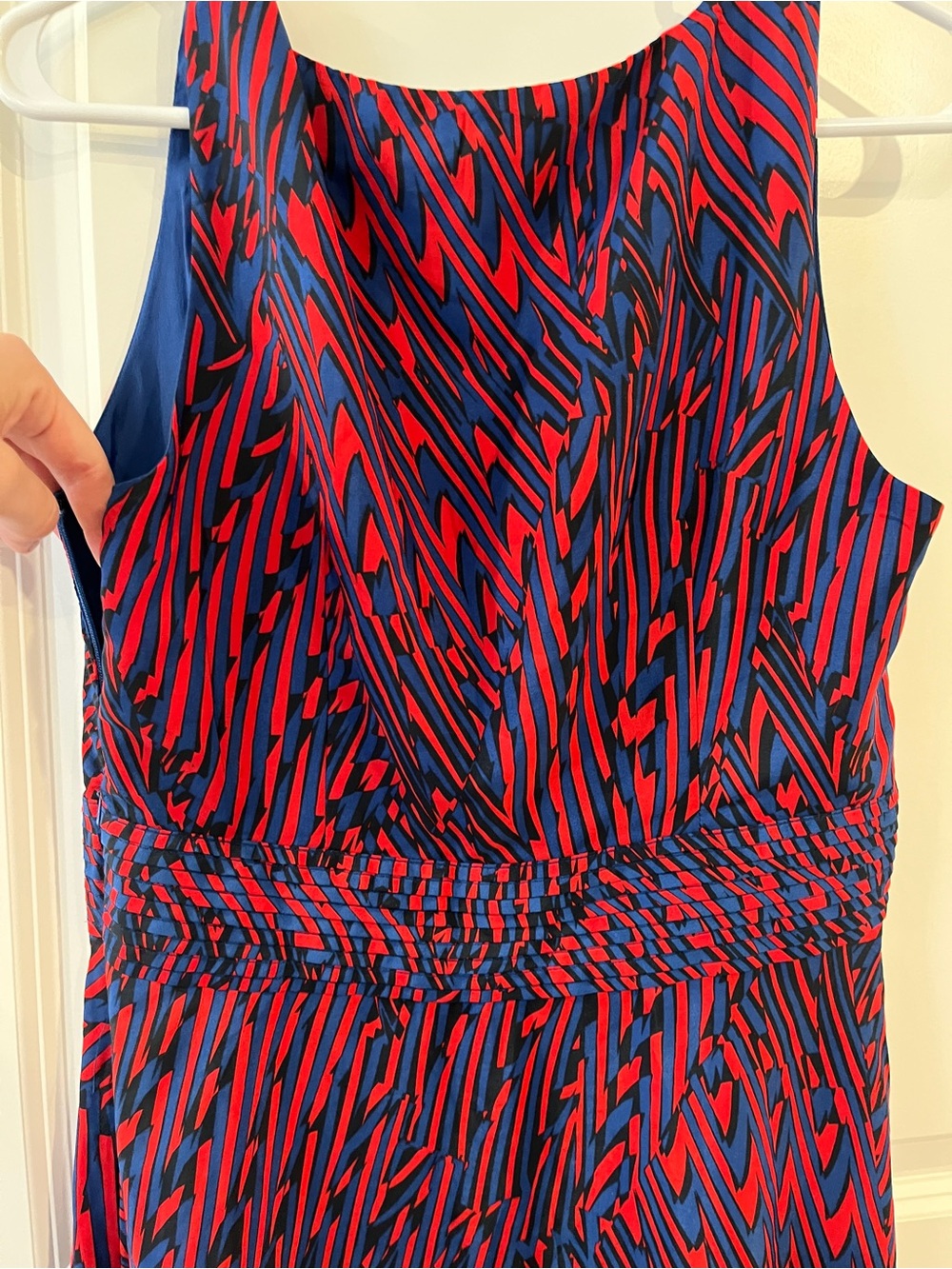 Banana Republic Red Blue Black Pattern Pleated Handkerchief Dress Size 6 - Picture 8 of 12